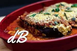 Receta de berenjenas con salsa de tomate y queso en freidora sin aceite