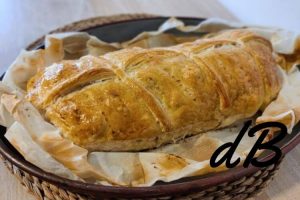 Receta de hojaldre de espinacas, setas y frutos secos en freidora sin aceite al estilo Wellington