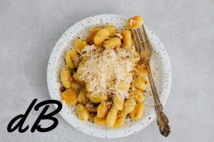 Receta de salmón con gnocchi en freidora sin aceite